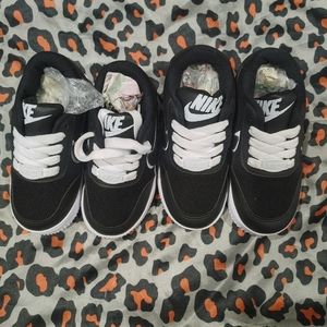 Kids Nike, black and white, 2 available sz 7c and 8c
